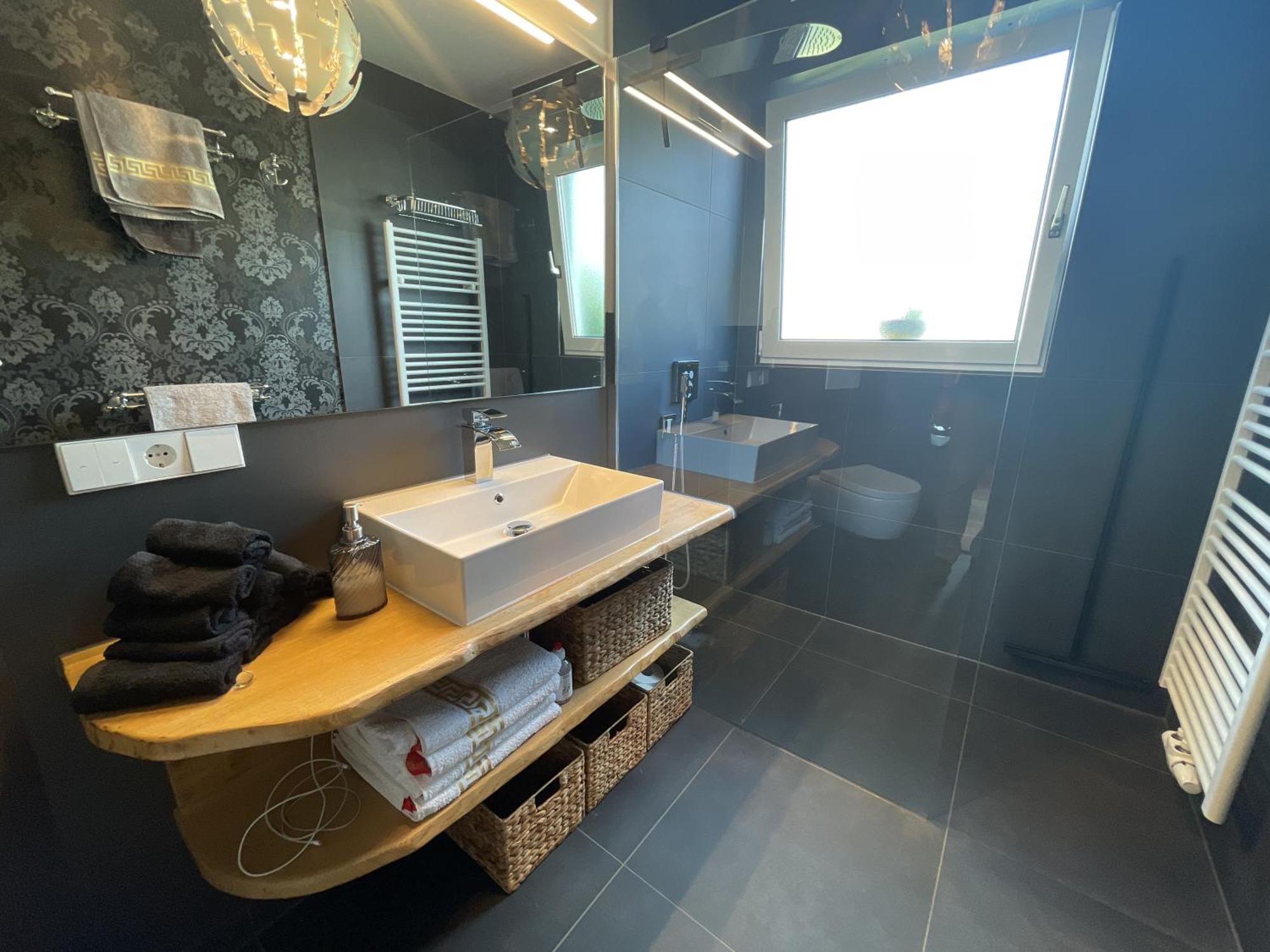 Esslingen Apartment: Long-Stay Comfort near Stuttgart Messe & Airport Altbach Exterior photo