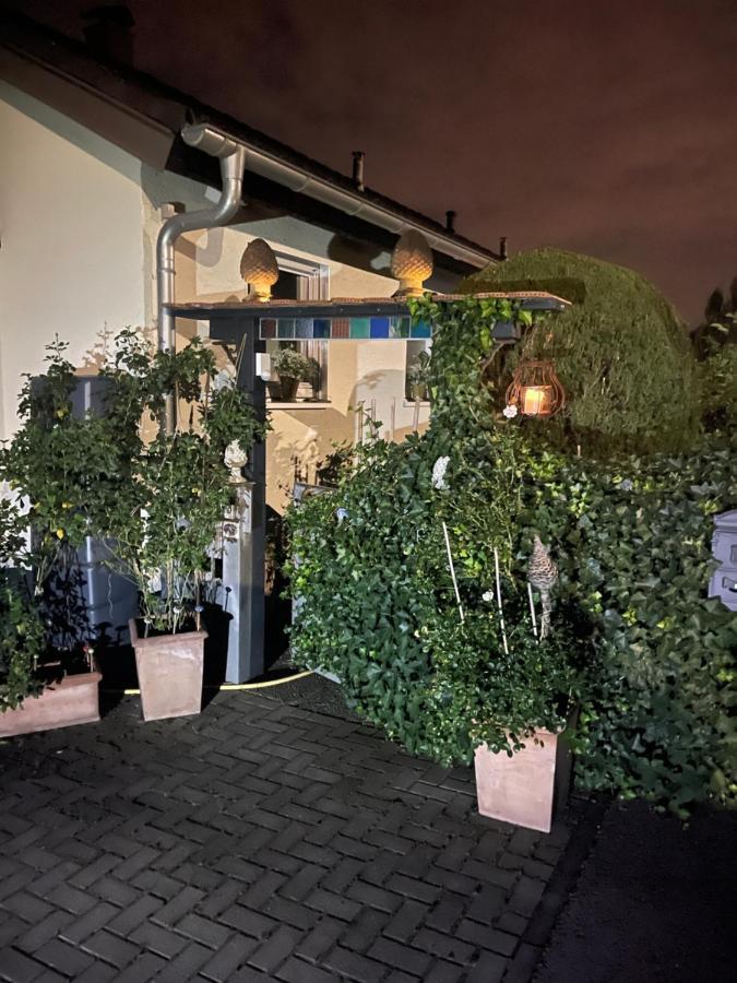 Esslingen Apartment: Long-Stay Comfort near Stuttgart Messe & Airport Altbach Exterior photo